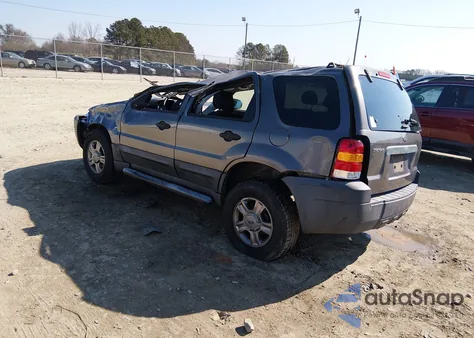 2005 Ford Escape Xls z USA, uszkodzony, nr VIN 1FMYU02Z55KD18061